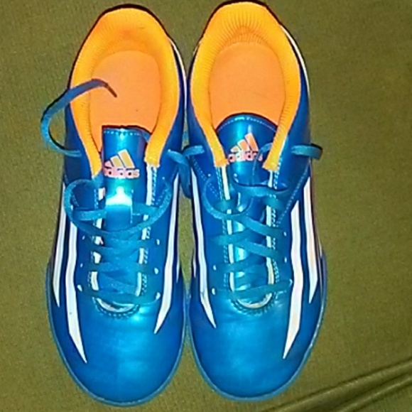 Youth Adidas Sneakers - Picture 3 of 3